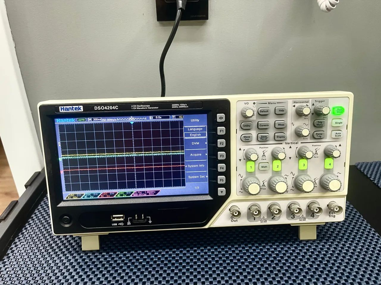 Osciloscópio 4CH 200Mhz, com gerador de função