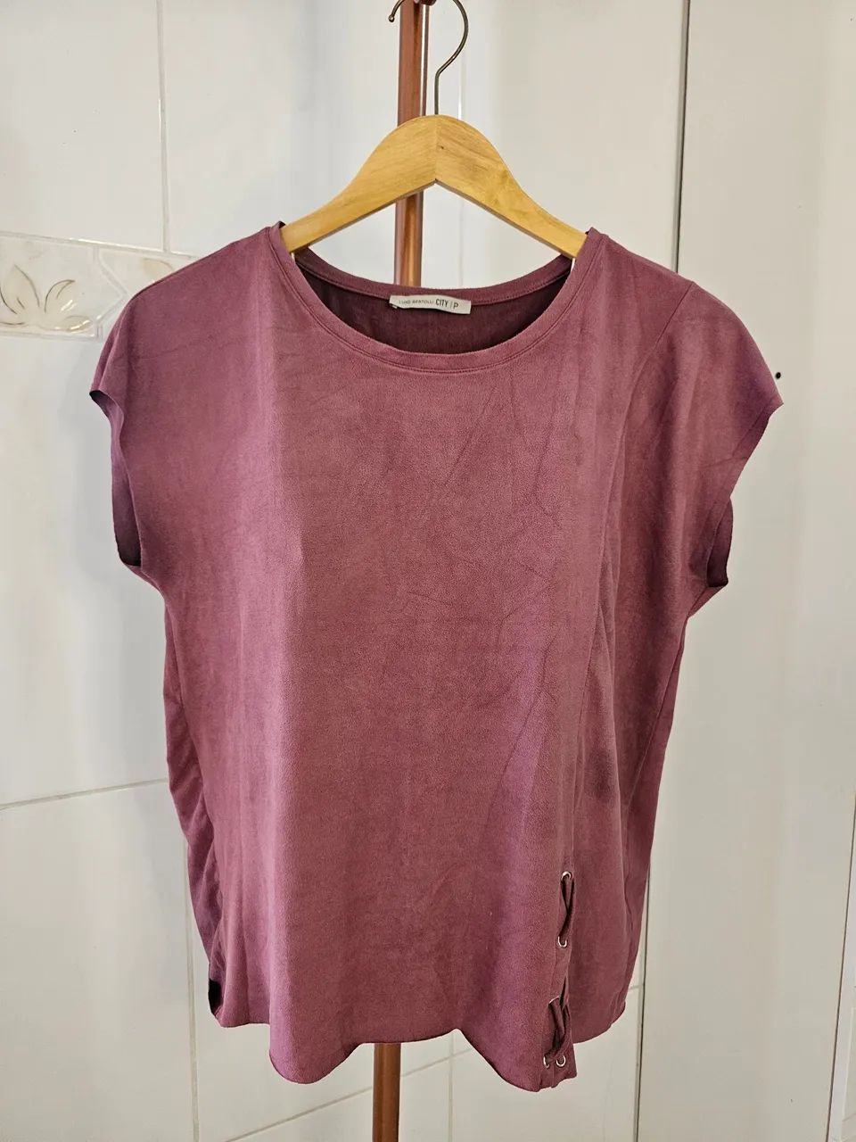 Camiseta Feminina em Suede Luigi Bertolli  