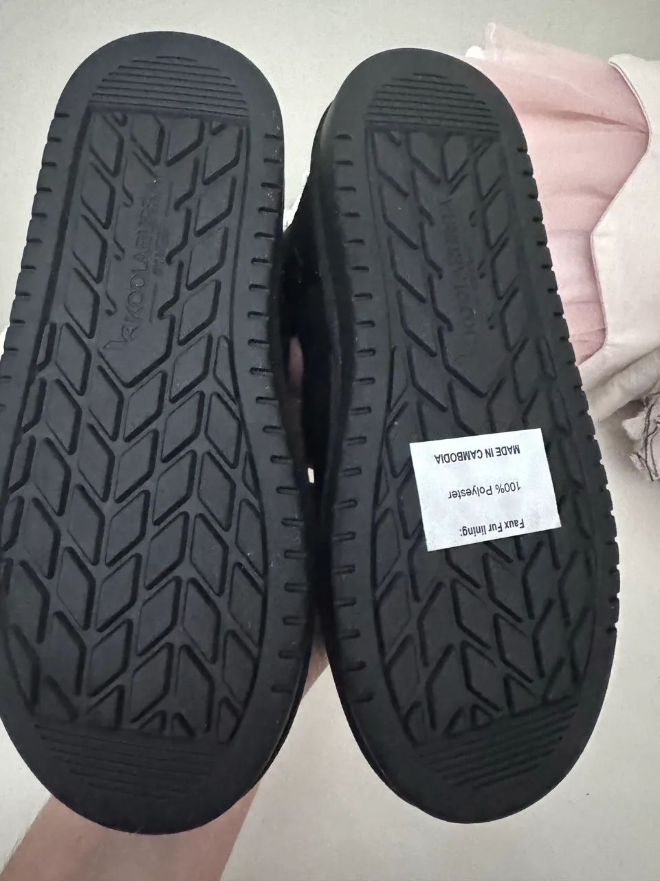 Bota importada da marca UGG - Foto 4