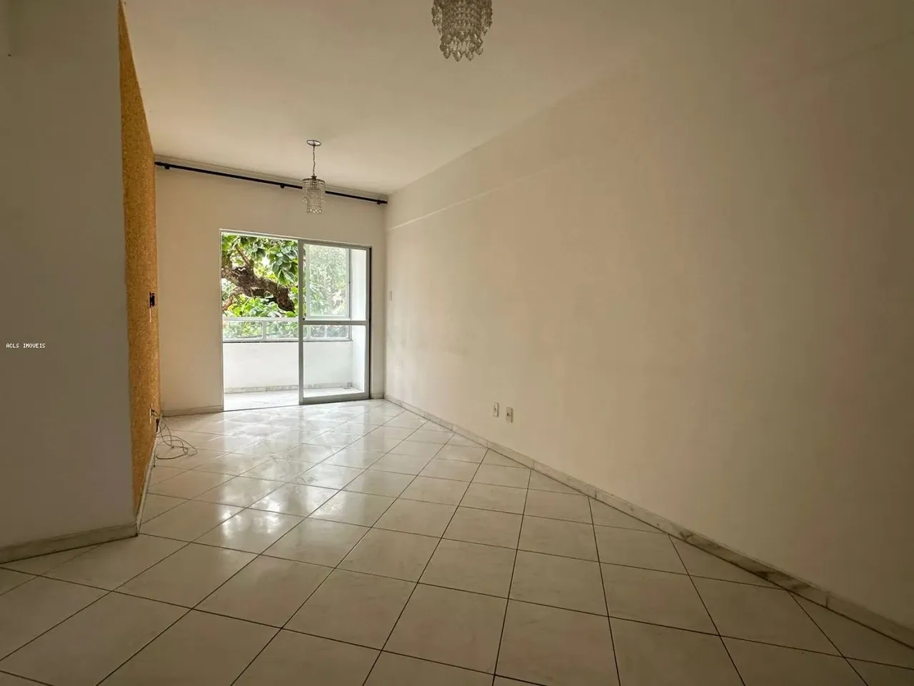 Imóvel para venda possui 65 metros quadrados com 3 quartos em Vale dos Lagos - Salvador -