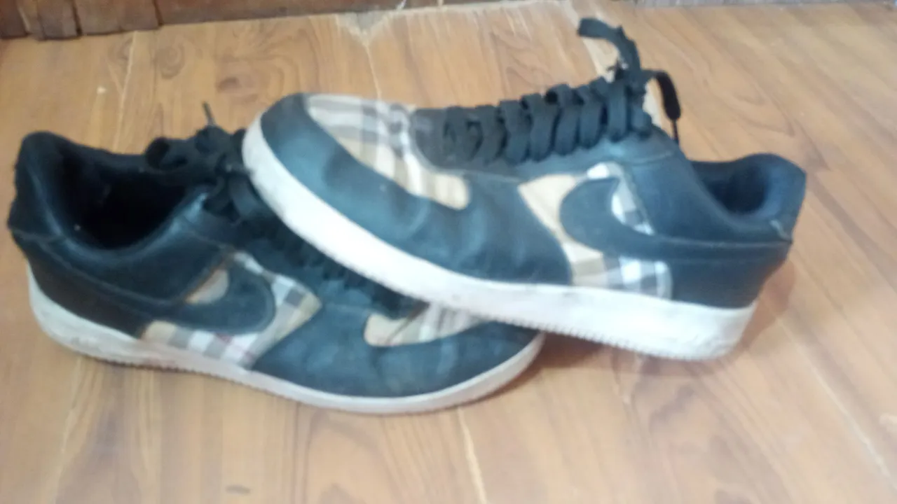 Tênis Nike Air Force 1 Burberry