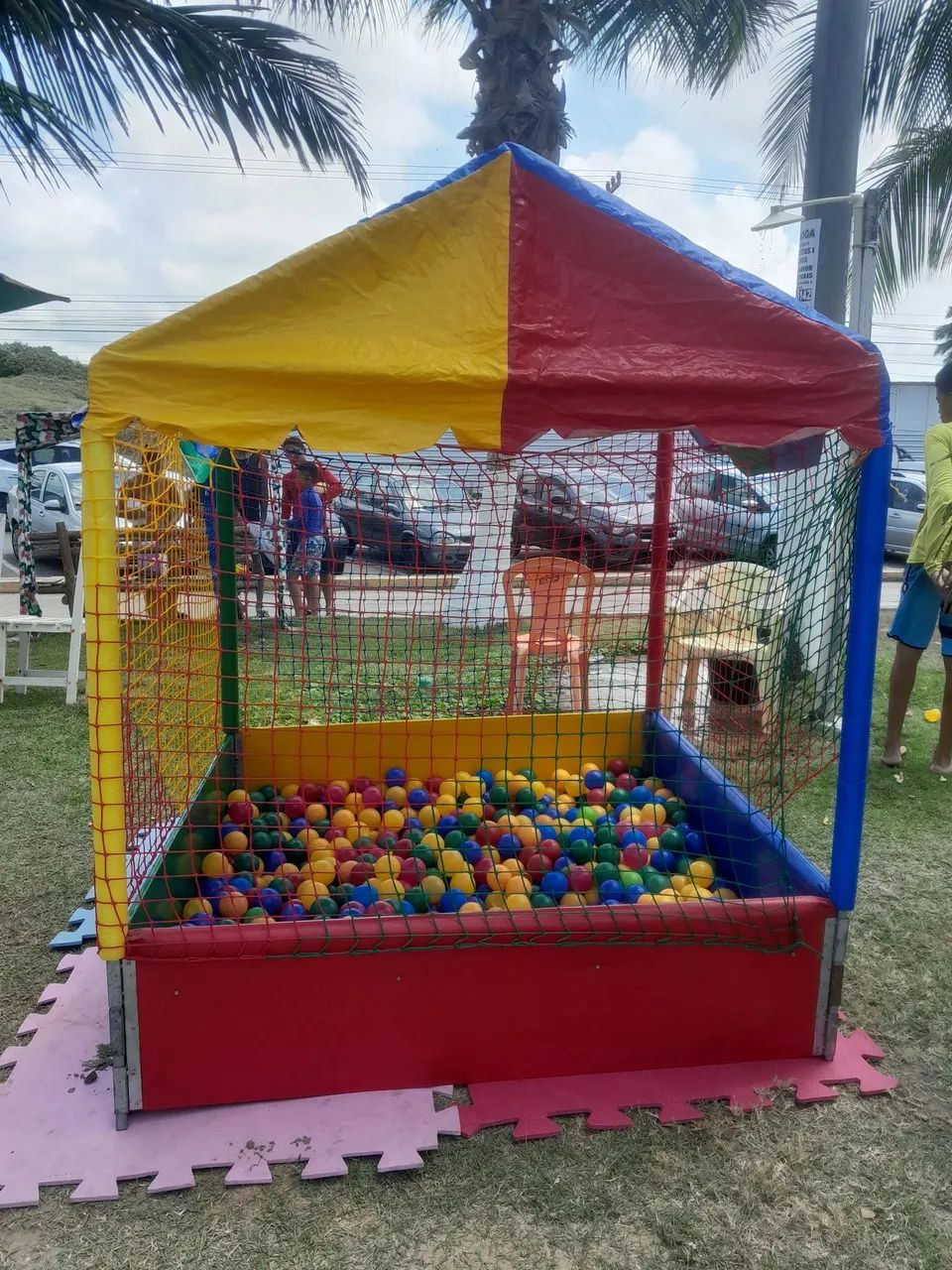 Aluga- se pula pula G e M e piscina de bolinhas, também alugamos o combo! - Foto 5