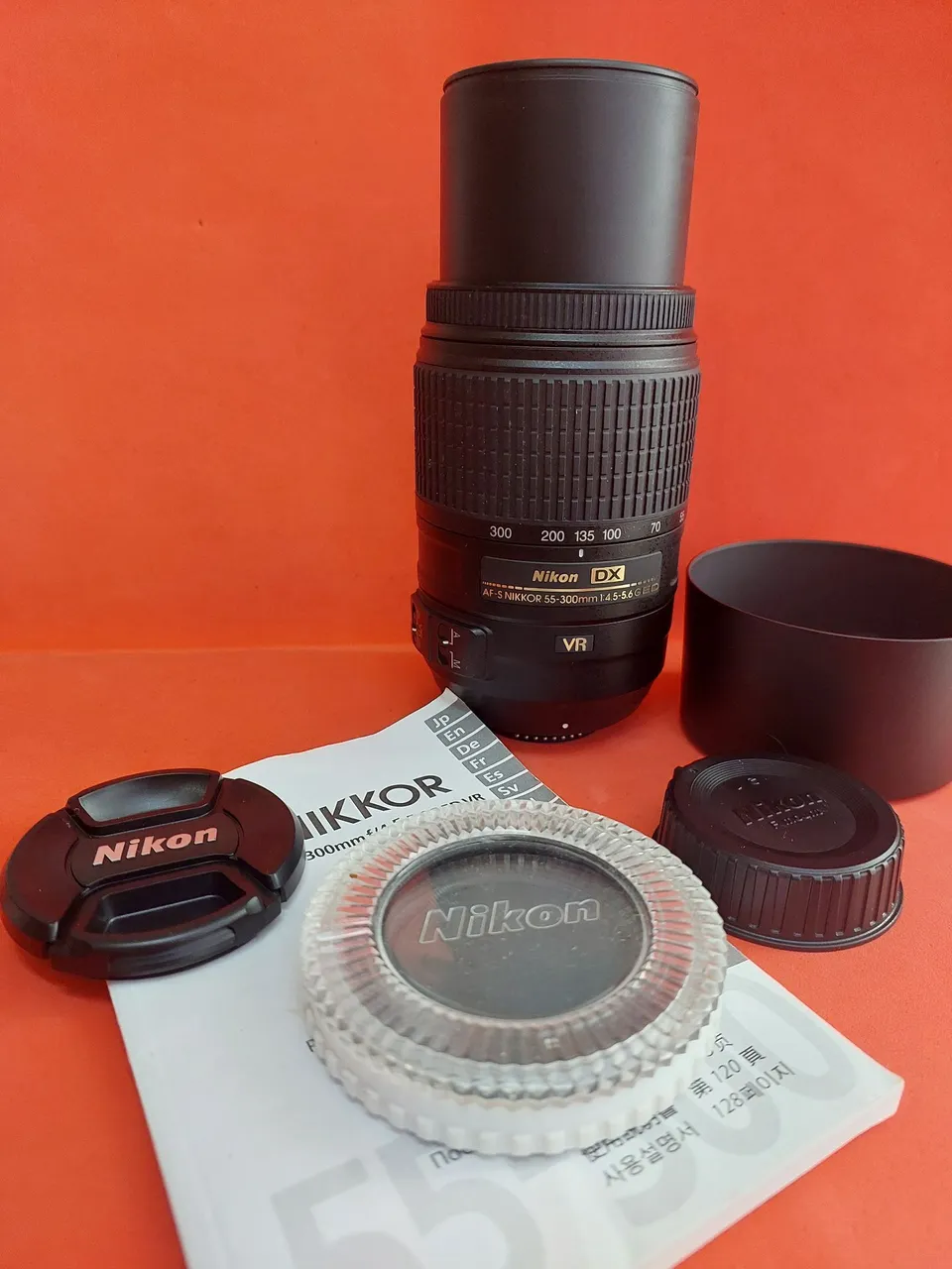 美品 Nikon AF-S 55-300mm F4.5-5.6G VR ED Lente Nikon AF-S 55-300mm f/4.5-5.6G DX ED VR com Parasol Usada