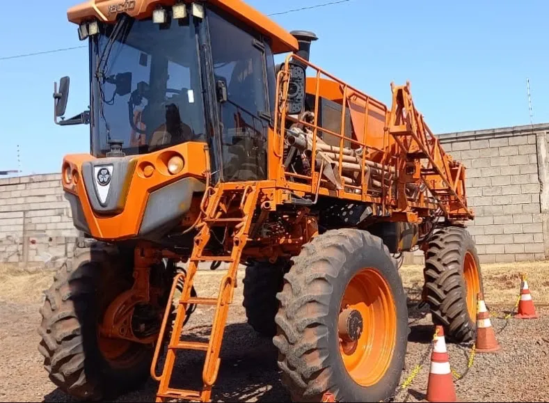 Pulverizador Uniport Jacto 3030 NPK Adubador ano 2019 com 8700 horas, em SP
