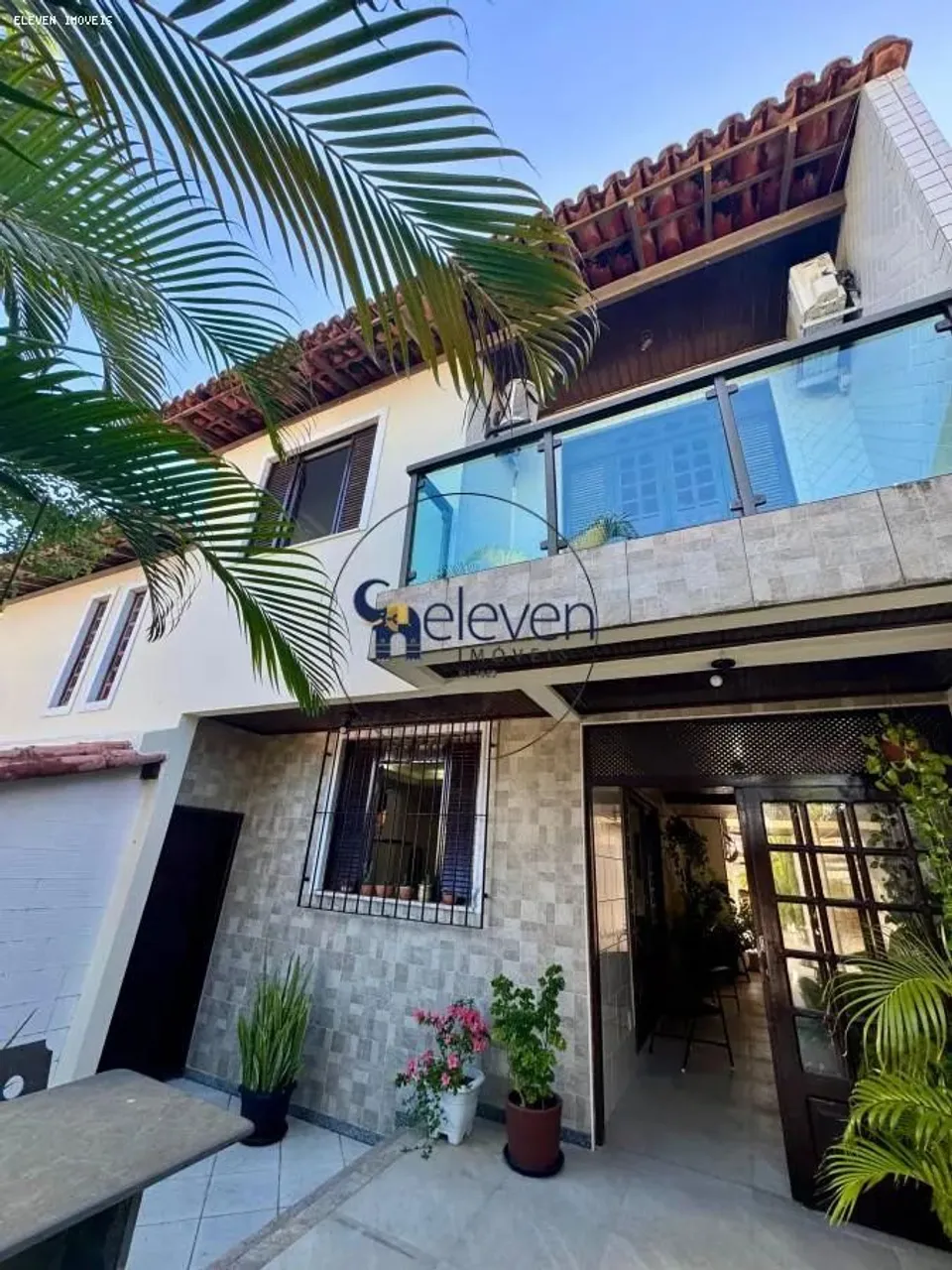 Imóvel para venda possui 280 metros quadrados com 4 quartos em Itaigara - Salvador - BA
