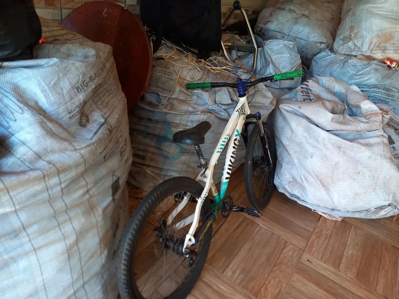 Bicicleta Viking Tuff 25 montada - Foto 2
