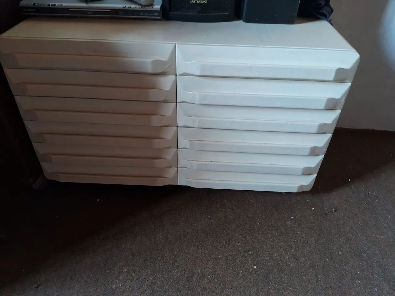 White wooden drawer64374838321410122