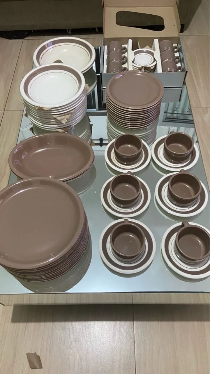 Jogo de jantar e chá em cerâmica 64 peças - Novo