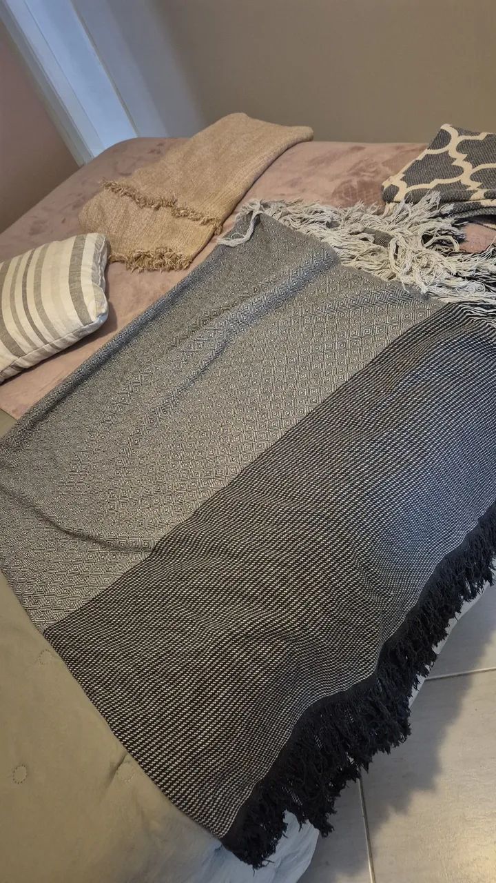 Conjunto para sofá - mantas e travesseiros com tapete  - Foto 3