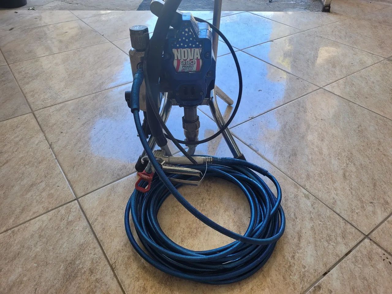 Maquina de pintura GRACO 390 - Foto 2