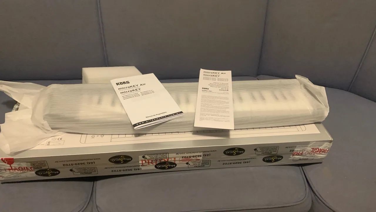 Korg microKEY 2 49 na caixa controlador midi