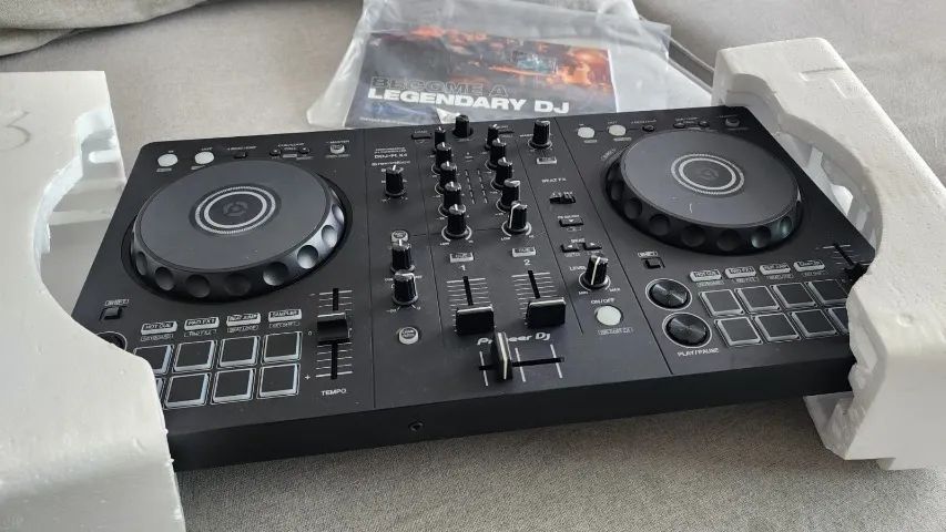 Controlador de DJ Pioneer DDJ-FLX4