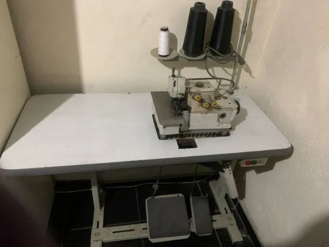 Máquina overlock - Foto 2