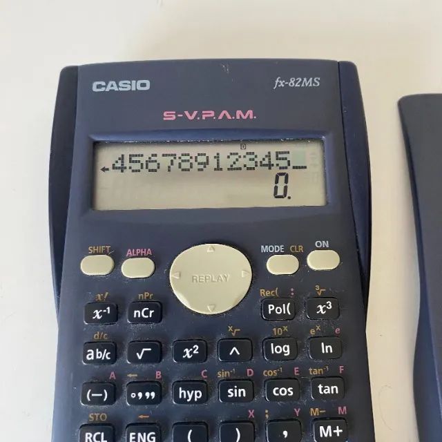 C022 calculadora científica usada comércio pequena mancha funciona perfeitamente - Foto 2