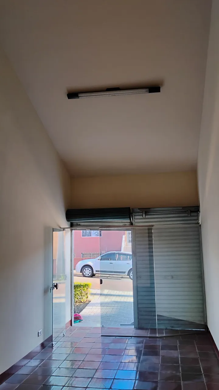 Vendo ótima sala comercial .