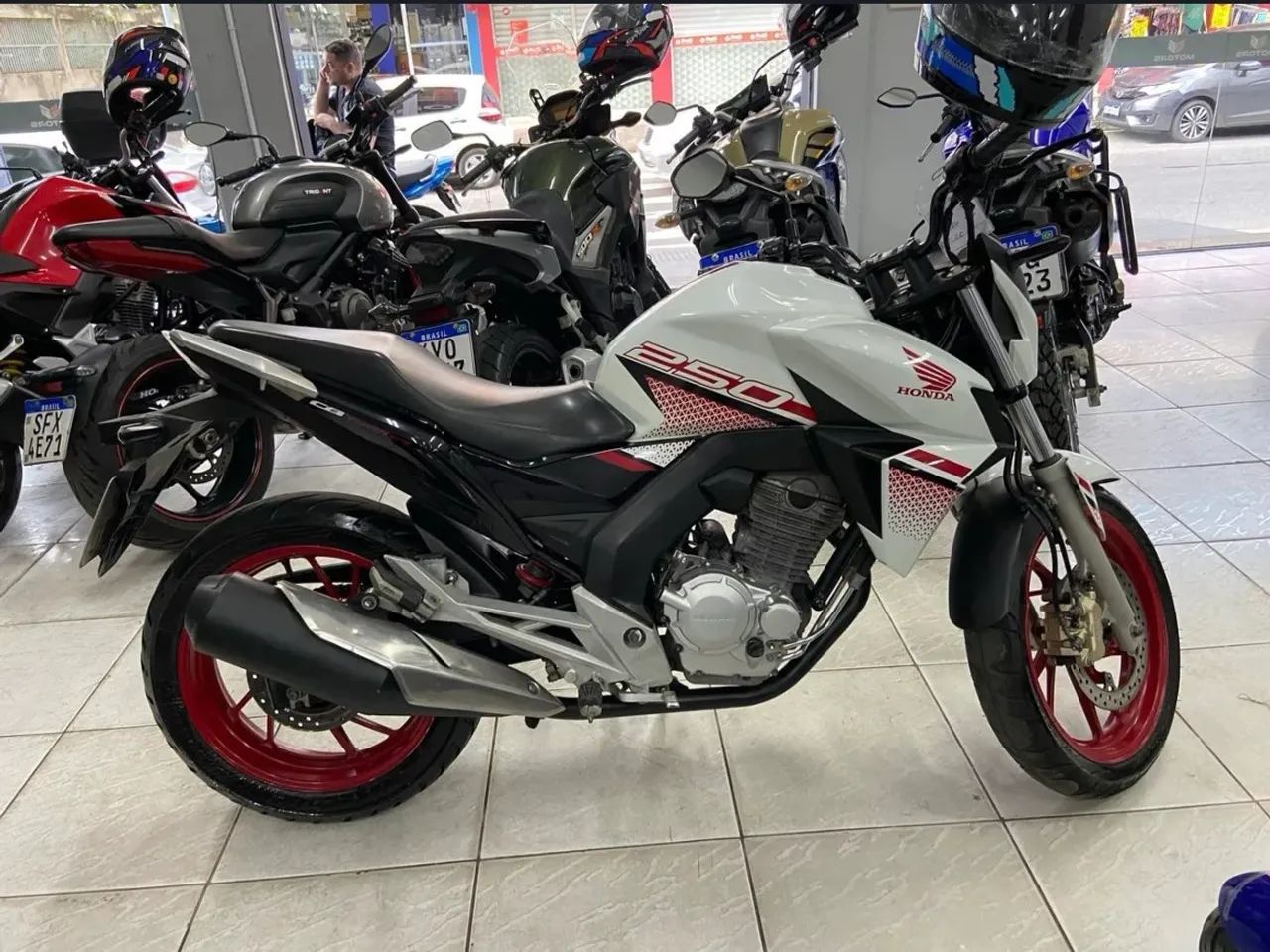 Oportunidade! CB 250F 2022