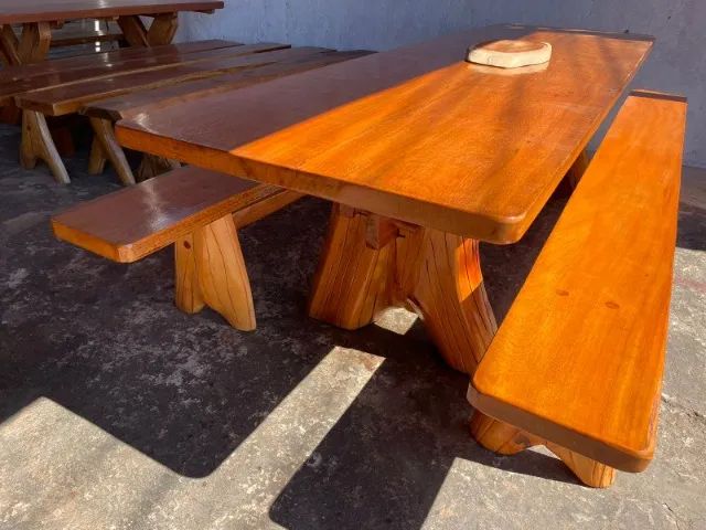 Vendo Mesa Rústica artesanal 3mts com bancos - Foto 3