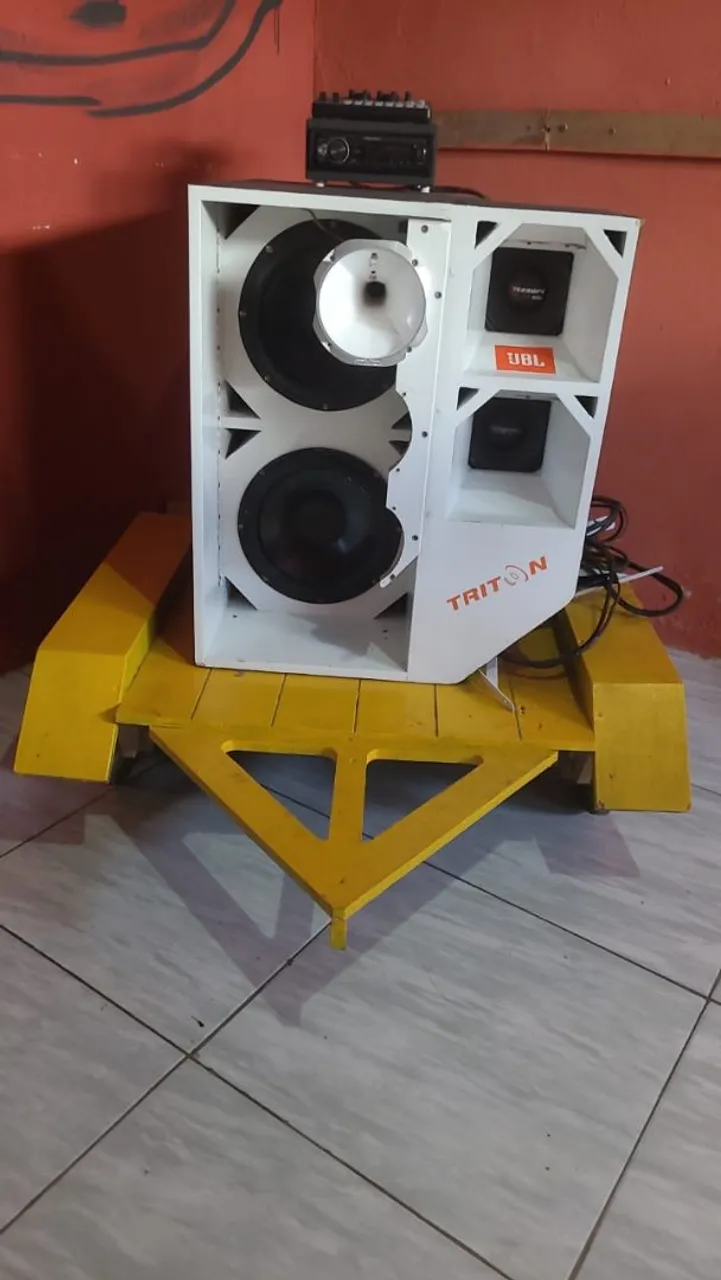Caixa de Som Completa com Subwoofer e JBL