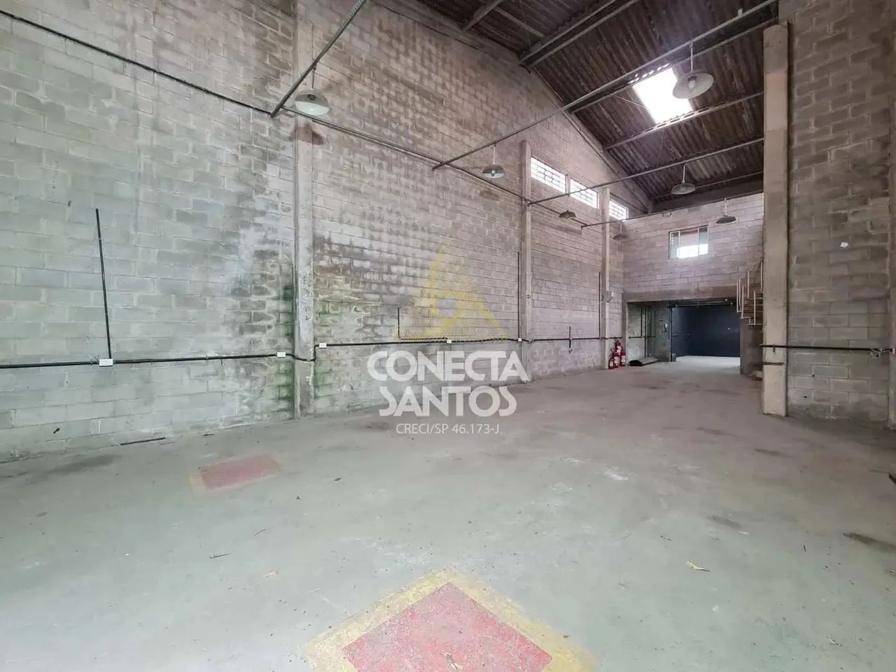 EXCELENTE GALPÃO NO PAQUETA EM SANTOS