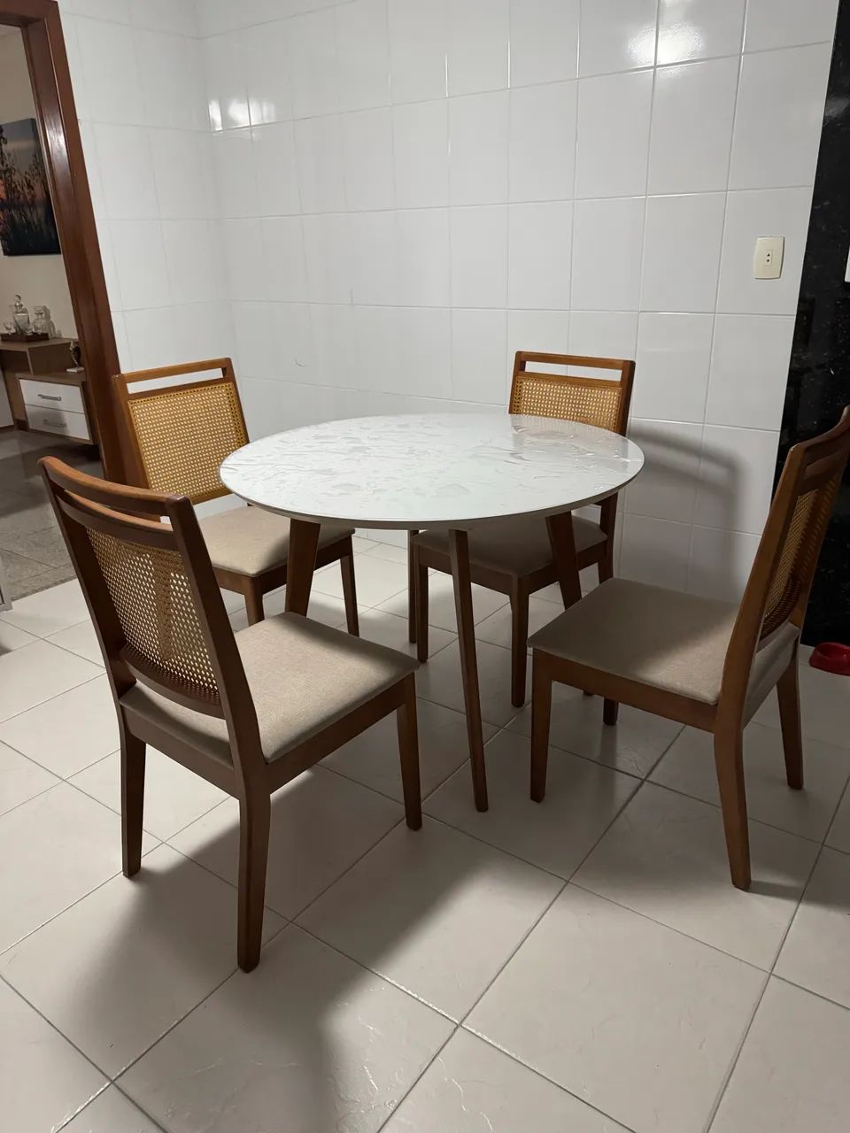 Mesa de cozinha com 4 cadeiras64960485415939121