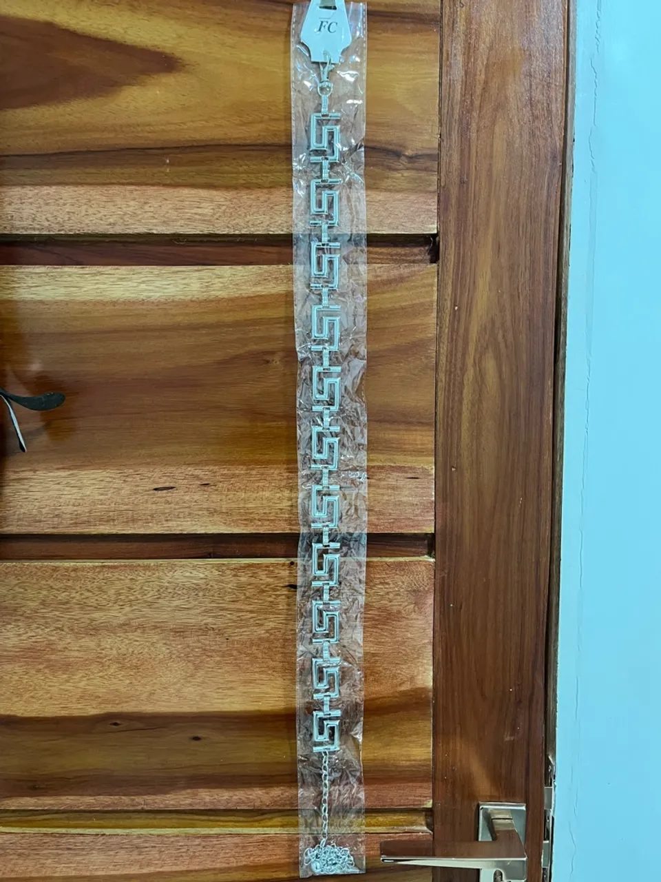 Cinto feminino com corrente de metal prata