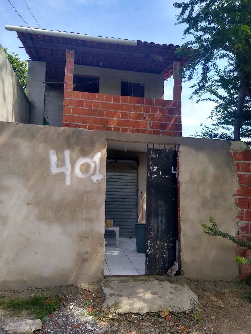 Um terreno com um dúplex