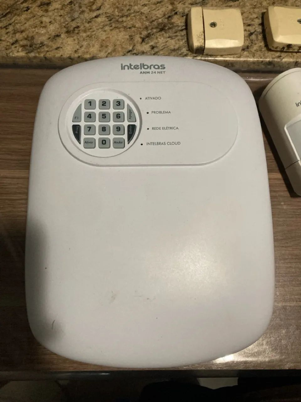 Central de alarme amt 24 Net Sensores de presença e contato Intelbras - Foto 2