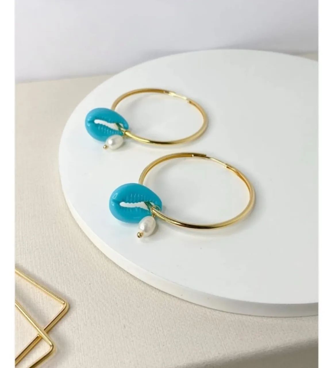 Brincos argola concha e pérola