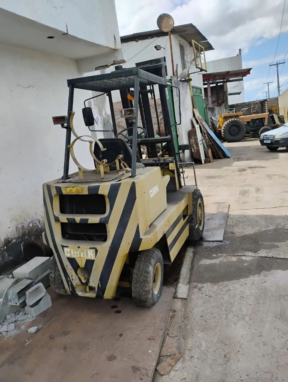 Empilhadeira clark - Foto 2