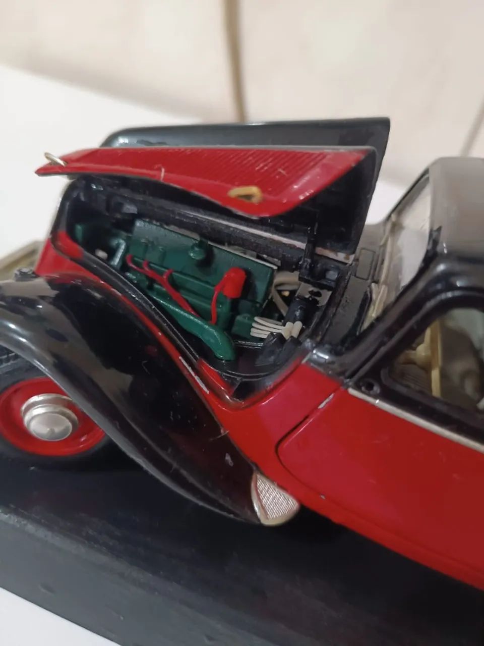 Miniatura Maisto Citroën 15CV 6 Cyl 1952 - Escala 1:18 - Hobbies e