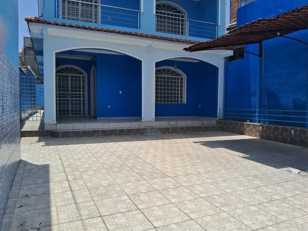 Compre Duplex com 4 quartos sendo 3 suítes amplas e bem conjugadas - Bairro Glória
