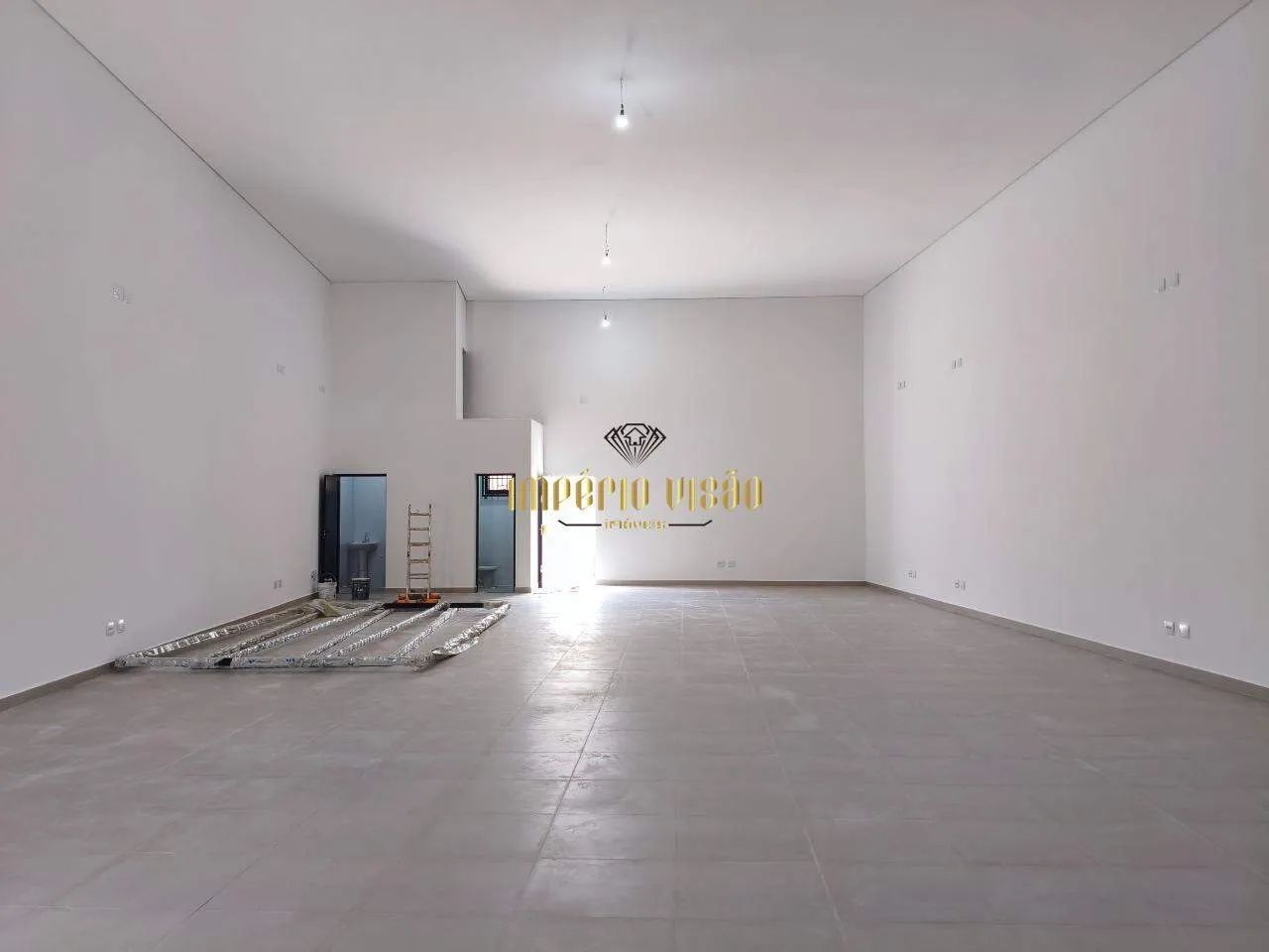 Salão Comercial para Aluguel de 200m² com Banheiro em Suzano- SP - Foto 3