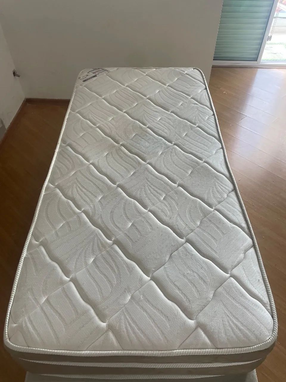 Cama de solteiro com vibro massagem 