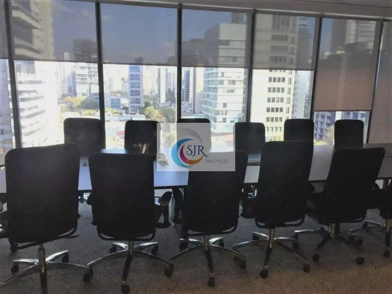 Sala comercial de 426,42 m² com 13 vagas de garagem, piso elevado, forro modular e ar cond - Foto 5