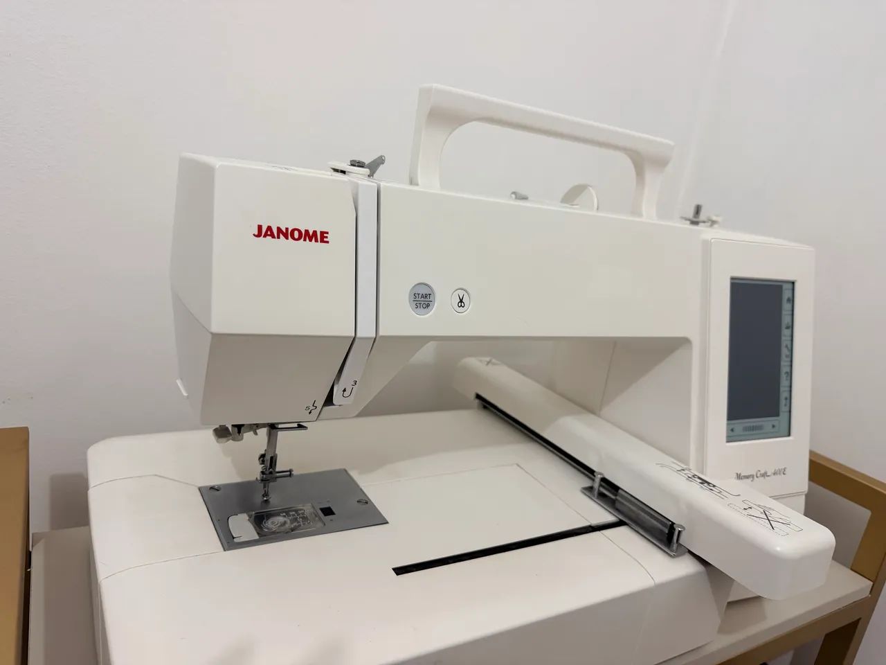 Máquina eletrônica de bordar janome 400e  - Foto 3