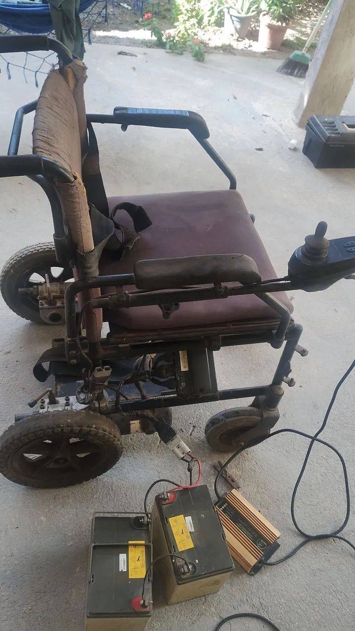 Cadeira de rodas motorizada 