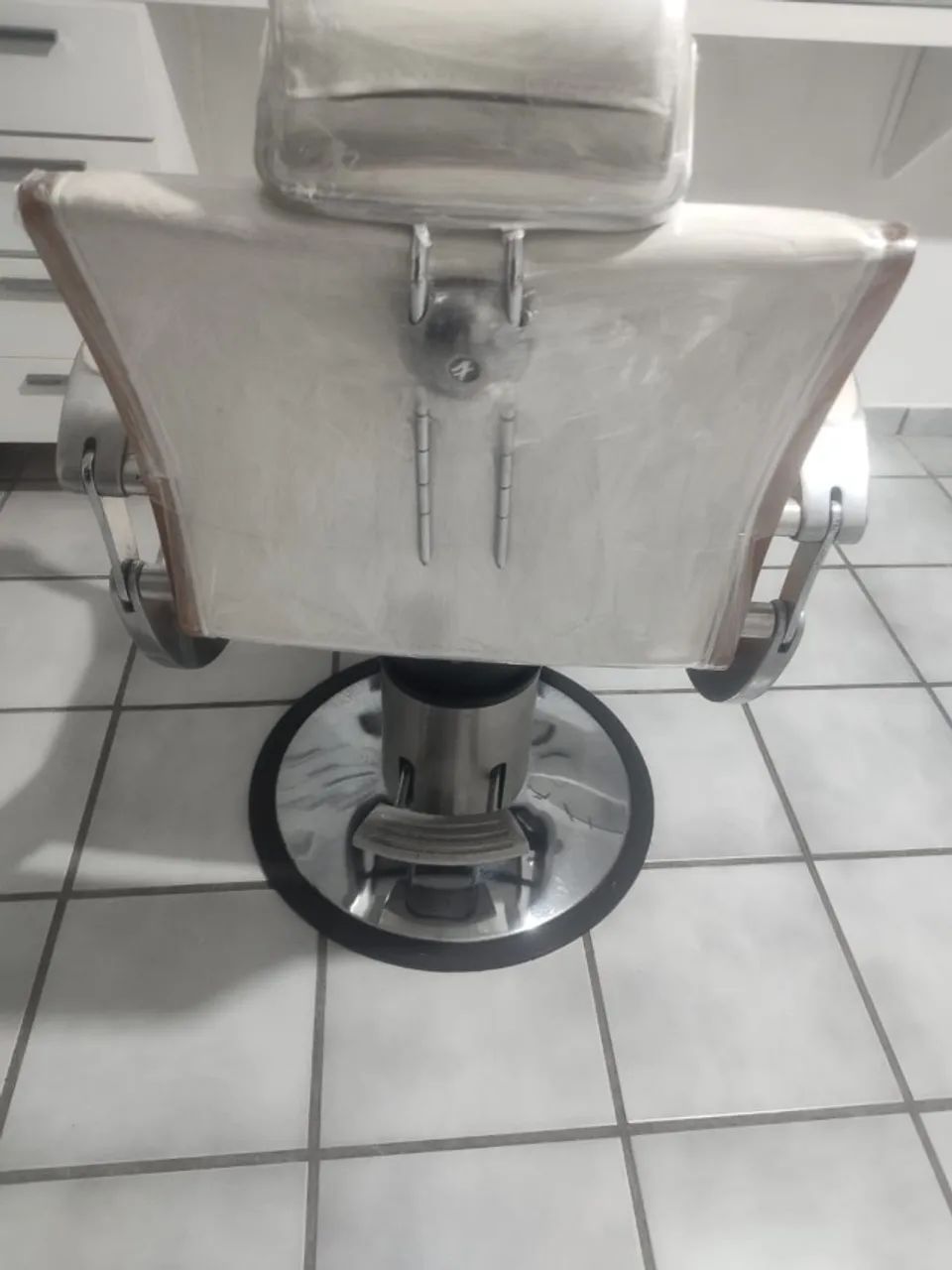 Cadeira Ferrante Barbearia e Maquiagem - Foto 4