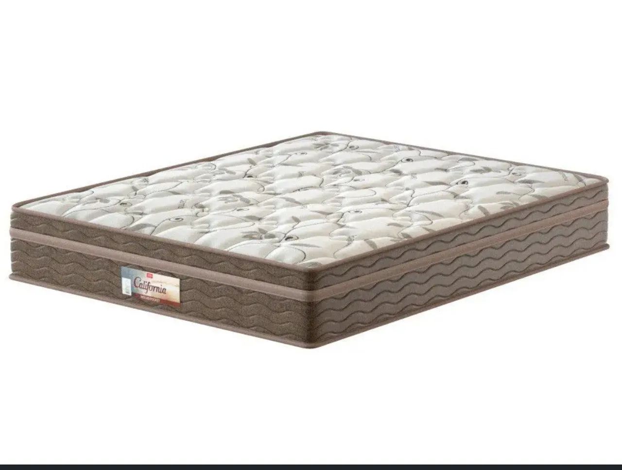 Cama Queen com base Baú
