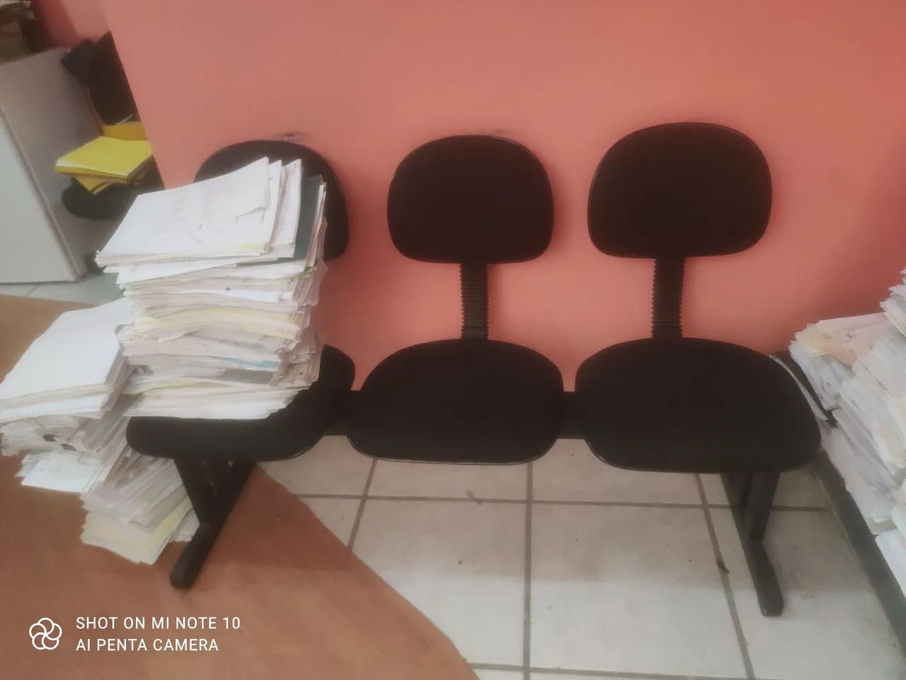 Cadeiras e sofá escritorio - Foto 2