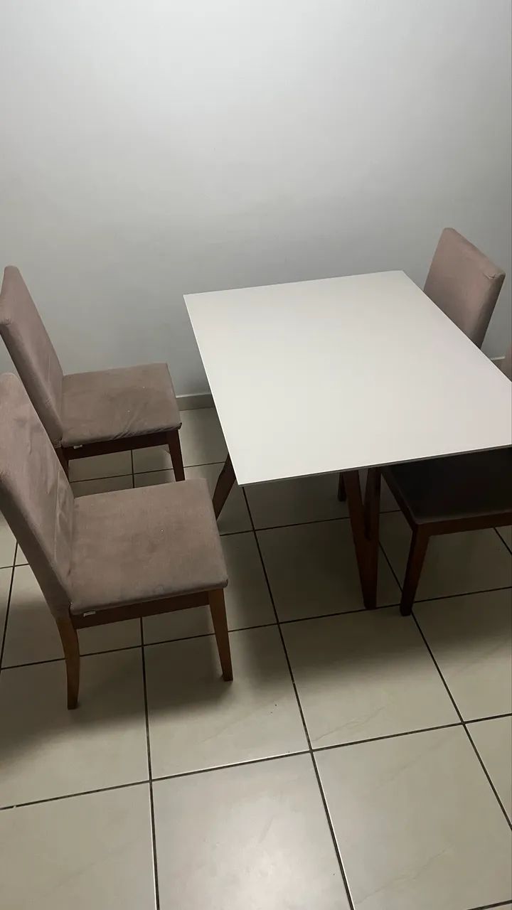 Mesa de jantar 4 cadeiras 