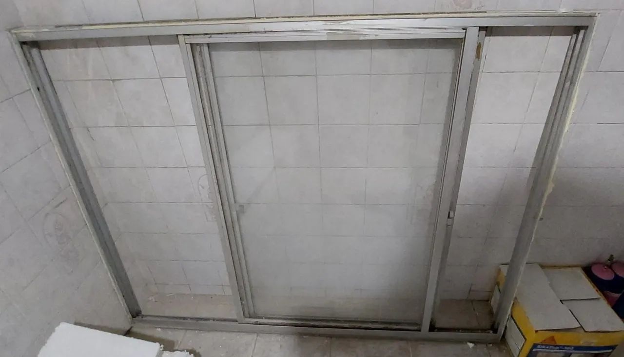 Large Aluminum Window 1.50 x 1.14 m