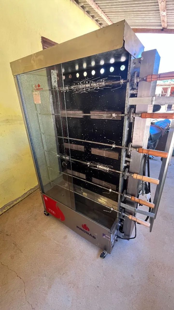 Vende-se máquina de assar frango 