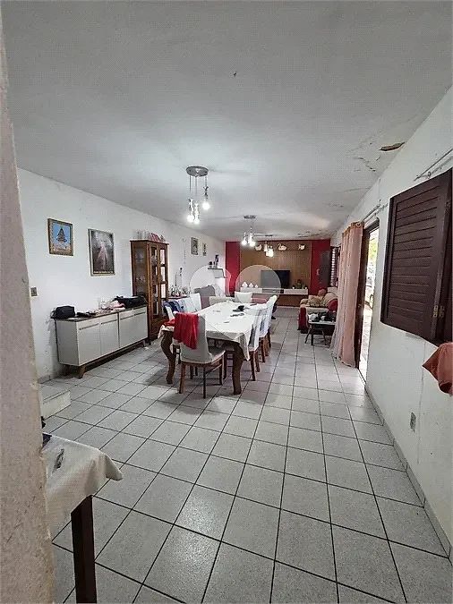 Casa 3 Quartos com 1 Suíte e 250m² - Centro