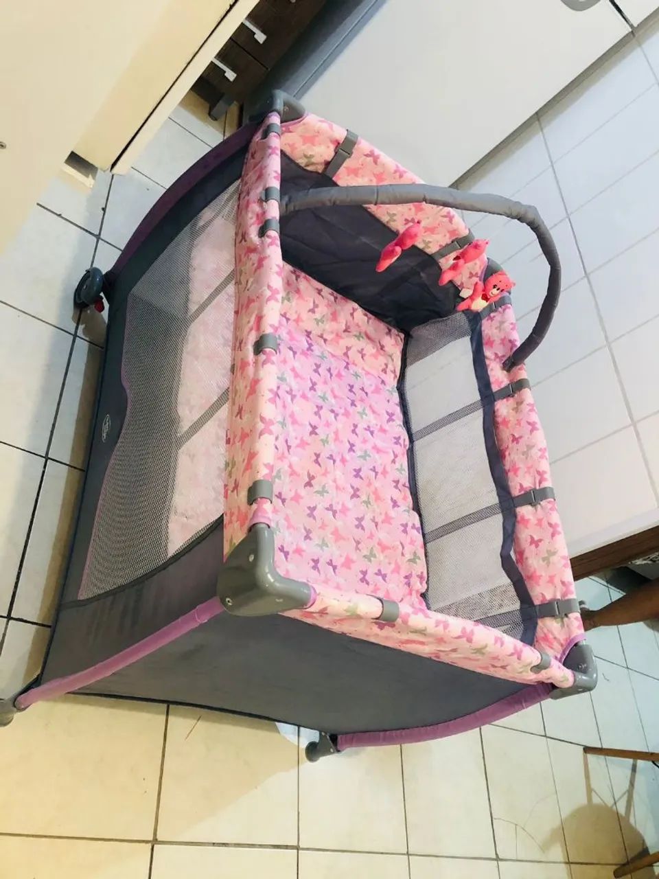 Vendo berço/chiqueirinho portátil semi novo - Foto 4