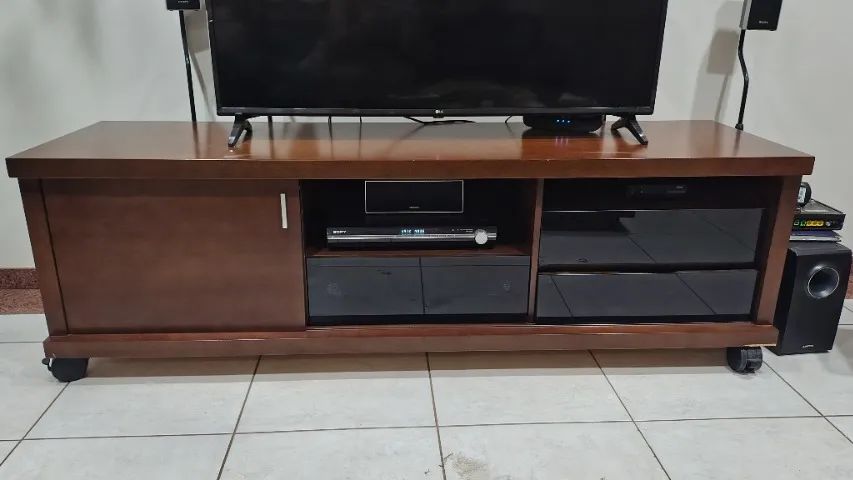 Rack em madeira para TV