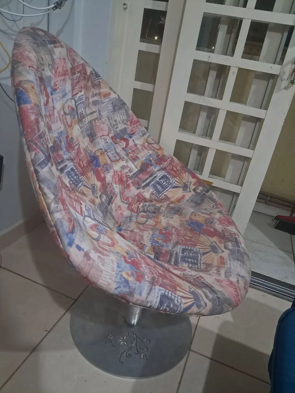 Poltrona giratoria com estampa retrô - cheia de estilo! - Foto 3