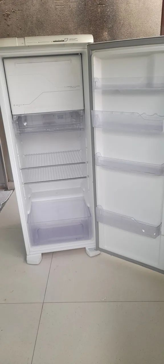 Vendo geladeira Electrolux RFE39 usada  - Foto 2