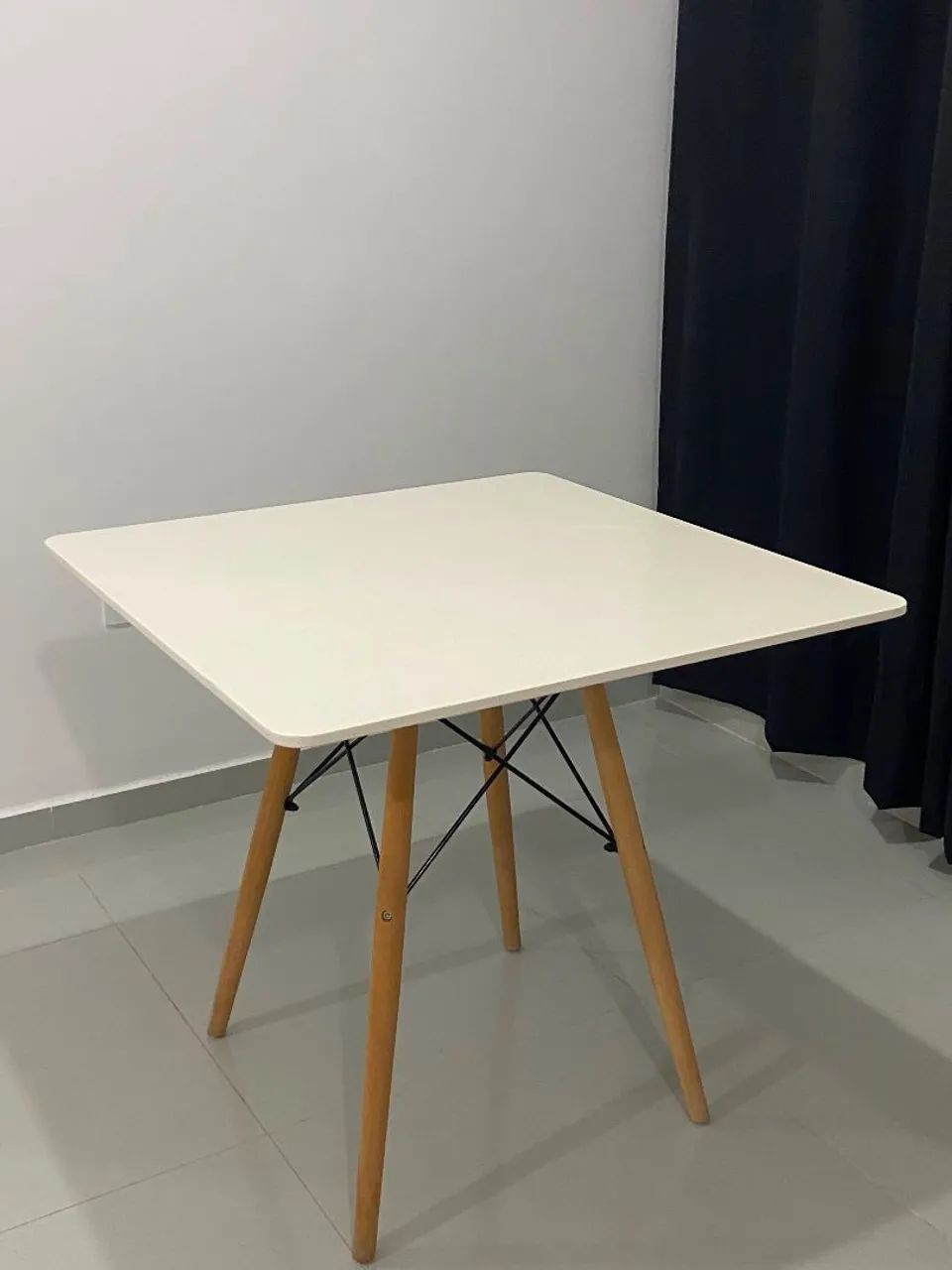 Mesa de jantar Eiffel 