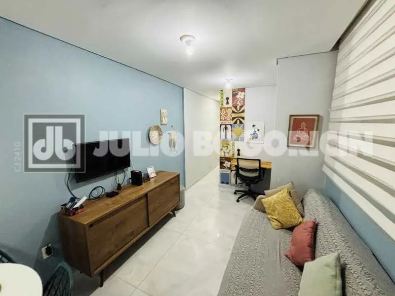 Apartamento reformado, 2 quartos, condomínio barato