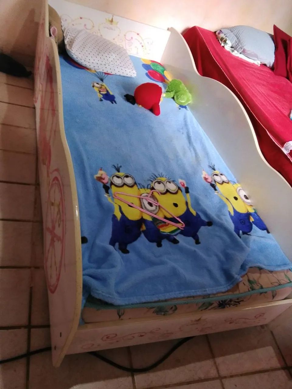 Cama de solteiro das princesas 